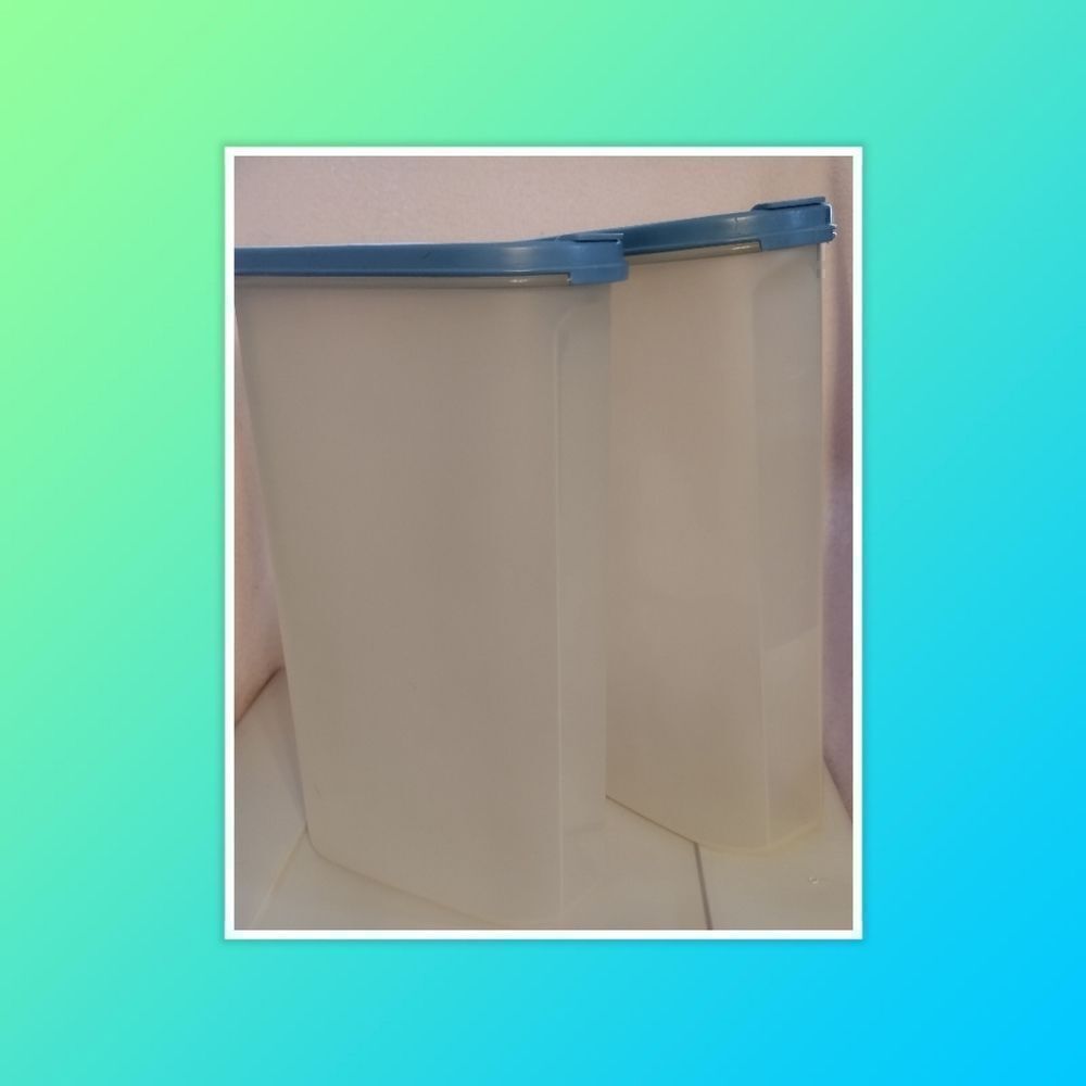 Tupperware (2) 1615-5 Canisters 2.9 Liters, 12.25 Cups